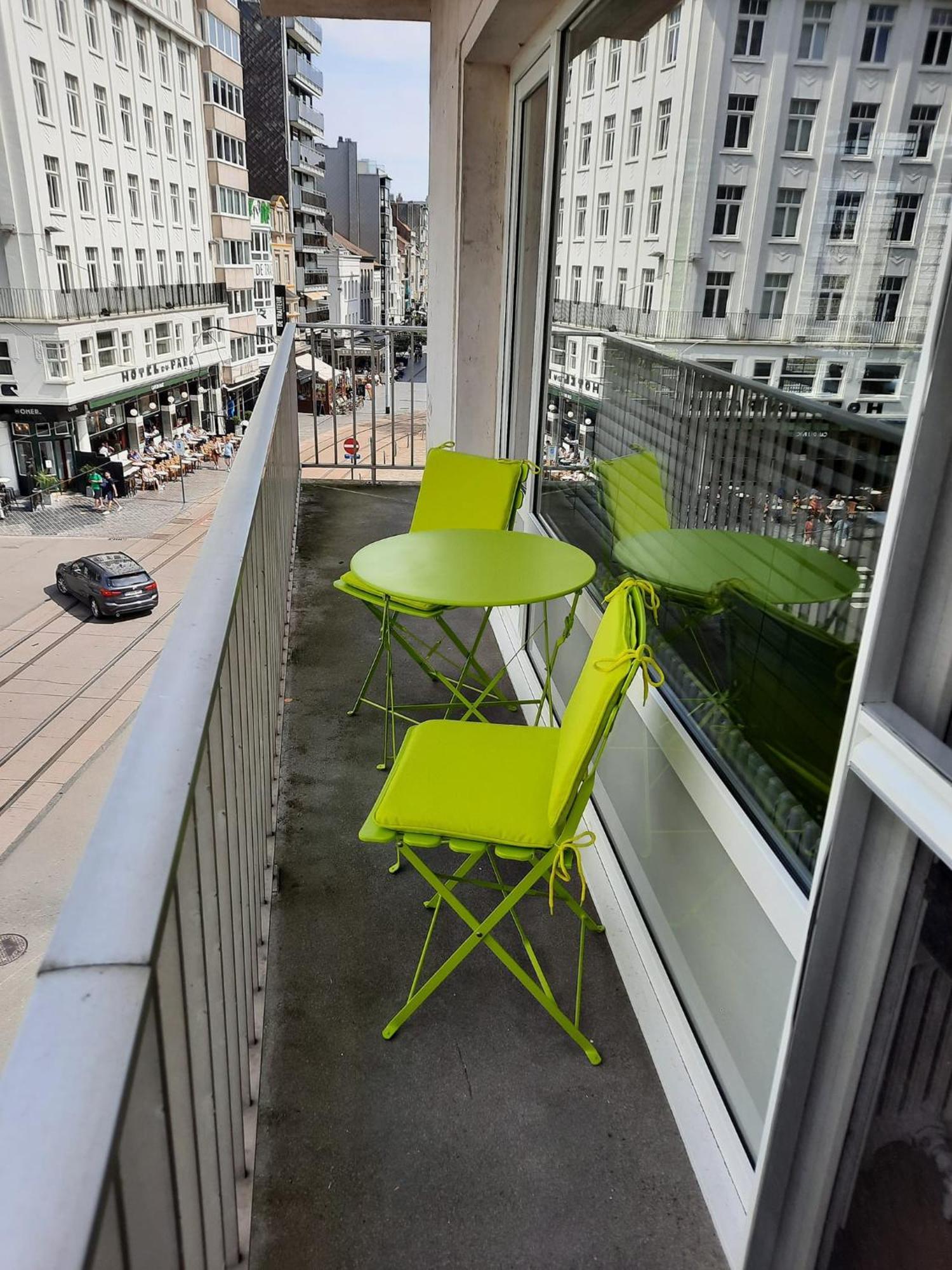 Lichtrijk En Comfortabel Hoekappartement Met Gratis Parking En Zeer Centraal Gelegen - Comme Chez Soi Oostende Dış mekan fotoğraf