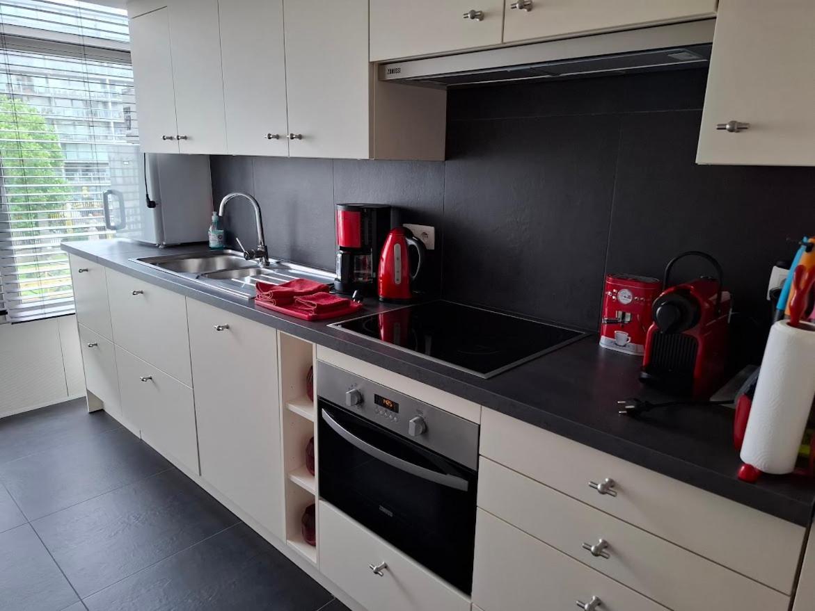 Lichtrijk En Comfortabel Hoekappartement Met Gratis Parking En Zeer Centraal Gelegen - Comme Chez Soi Oostende Dış mekan fotoğraf
